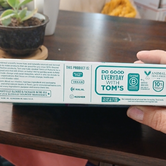 Peppermint Toothpaste - Picture 3 of 4